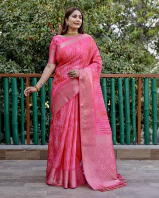 Pink dola silk blend Woven pallu border saree with digital print 3