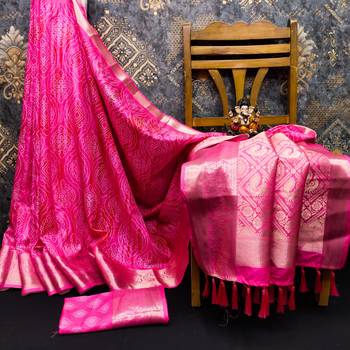 Pink dola silk blend Woven pallu border saree with digital print 4