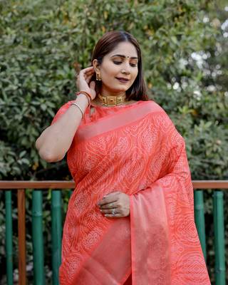 Red dola silk blend Woven pallu border saree with digital print 2