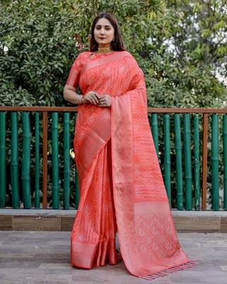 Red dola silk blend Woven pallu border saree with digital print 3