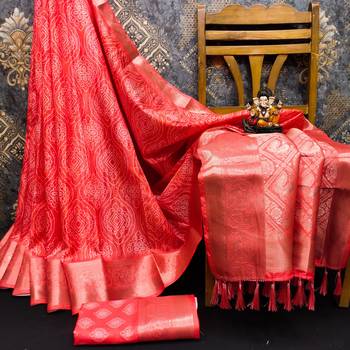 Red dola silk blend Woven pallu border saree with digital print 4