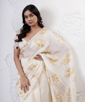 Ivory and gold organza printed saree with blouse 3