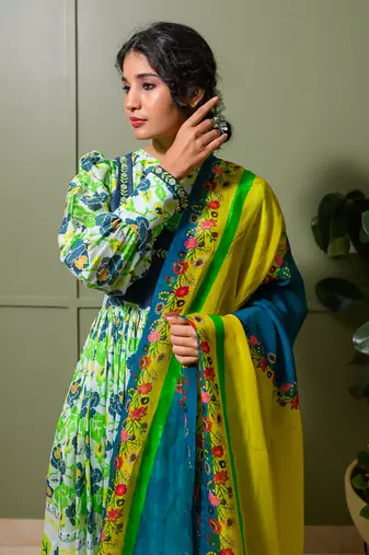 Green chanderi print mosaic rosa crew neck kurta pant set