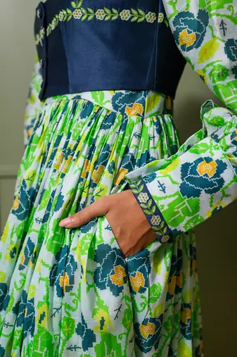 Green chanderi print mosaic rosa crew neck kurta pant set
