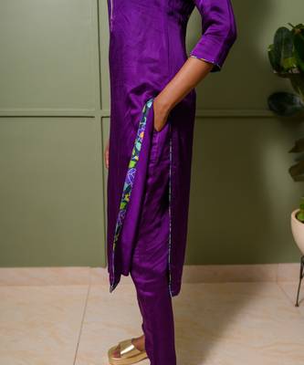 Pink linen satin print padma v neck embroidered back kurta pant set 3