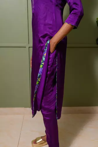 Pink linen satin print padma v neck embroidered back kurta pant set