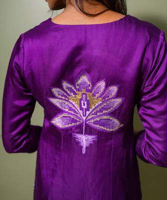 Pink linen satin print padma v neck embroidered back kurta pant set 5
