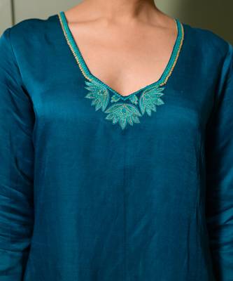 Black linen satin print lily v neck embroidered kurta pant set 3