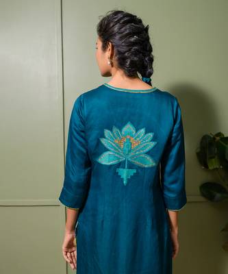 Black linen satin print lily v neck embroidered kurta pant set 5
