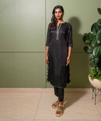 Purple linen satin print flora v neck embroidered back kurta with pant 2