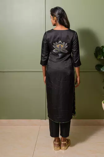 Purple linen satin print flora v neck embroidered back kurta with pant