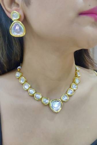 Aadhvita Kundan Necklace Set
