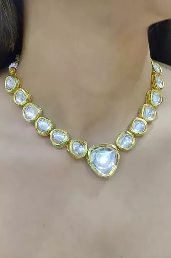 Aadhvita Kundan Necklace Set