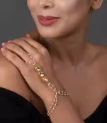 Vamika Kundan haathphool