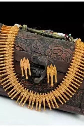 Elegant gold-plated spike Necklace :: set - traditional south indian style jewelry