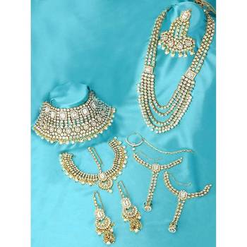 Complete bridal kundan jewelry set - wedding collection with choker, rani haar, earrings, maang tikka & mathapatti 2