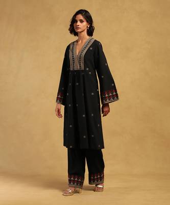 Ritu kumar black aurelia kurta with pant 2