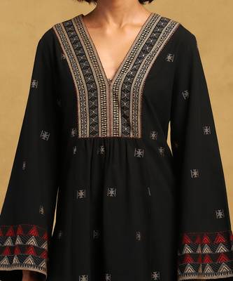 Ritu kumar black aurelia kurta with pant 4