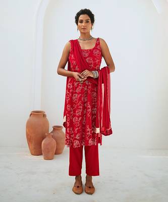 Scarlet red mukaish georgette kurta set with chiffon dupatta 1