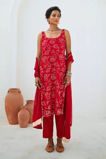 Scarlet red mukaish georgette kurta set with chiffon dupatta