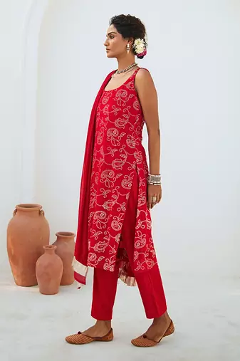 Scarlet red mukaish georgette kurta set with chiffon dupatta