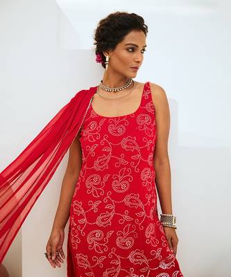 Scarlet red mukaish georgette kurta set with chiffon dupatta 4