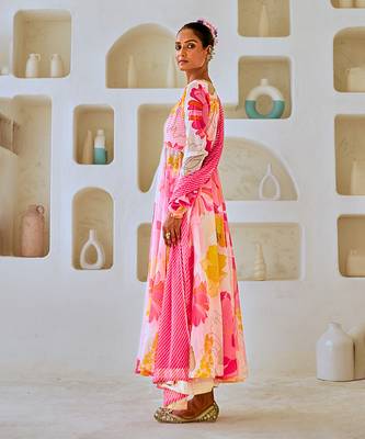 White & pink floral chiffon flared anarkali set with leheriya dupatta 3