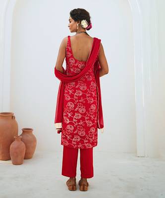 Scarlet red mukaish georgette kurta set with chiffon dupatta 5