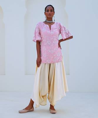 Soft pink embroidered tissue kurta set with organza dupatta 1