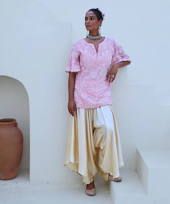 Soft pink embroidered tissue kurta set with organza dupatta 2
