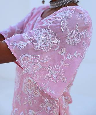 Soft pink embroidered tissue kurta set with organza dupatta 4