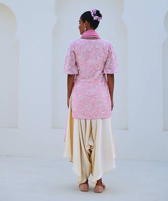 Soft pink embroidered tissue kurta set with organza dupatta 5