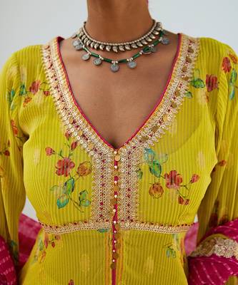Lemon green tissue chanderi printed kurta set with leheriya dupatta 3