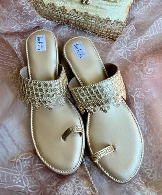 Gold printed  silkkolhapuri sandal 1