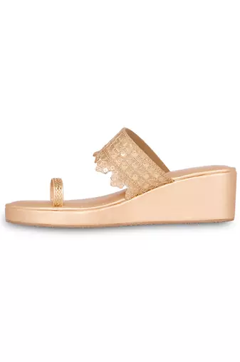 Gold printed  silkkolhapuri sandal