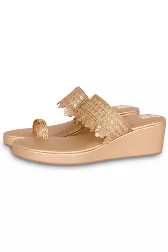 Gold printed  silkkolhapuri sandal