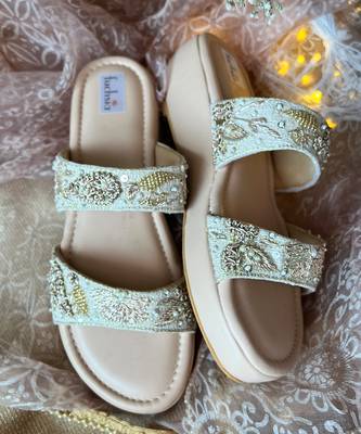 Gold embroidery pu leather sandle 1