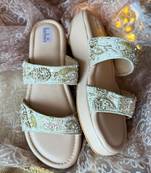 Gold embroidery pu leather sandle