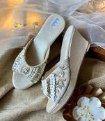 Gold embroidery pu leather sandle