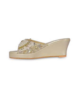 Gold embroidery pu leather sandle 3
