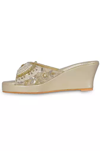 Gold embroidery pu leather sandle