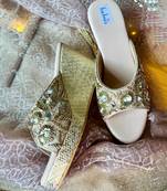 Gold embroidery pu leather sandle