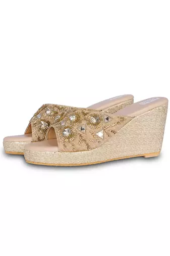 Gold embroidery pu leather sandle