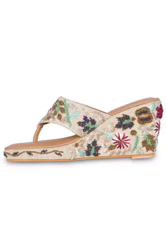Multicolour embroidery pu leather sandle