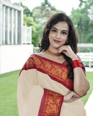Beige Silk Blend Woven Saree with Golden Zari Checkered Design 4