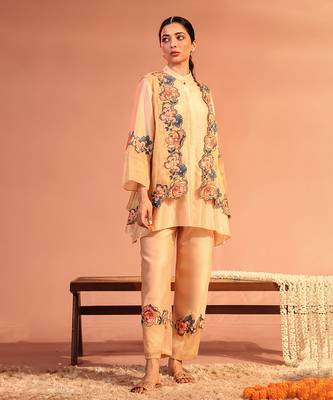 Light pink sadira embroidered kurta set with jacket 2
