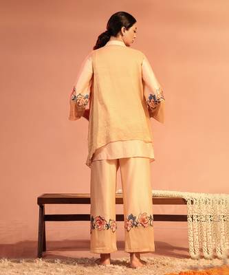 Light pink sadira embroidered kurta set with jacket 3