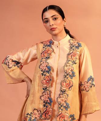 Light pink sadira embroidered kurta set with jacket 4