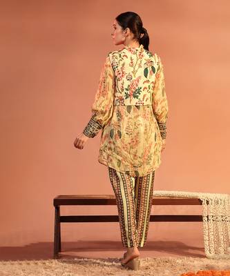 Cream tamaya embroidered kurta set with jacket 3
