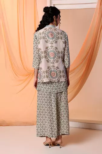 Green earaya printed kurta set with embellished jacket